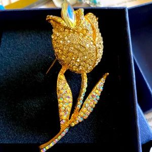 Rhinestone Rose pin brooch